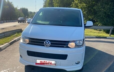 Volkswagen Caravelle T5, 2013 год, 2 600 000 рублей, 2 фотография
