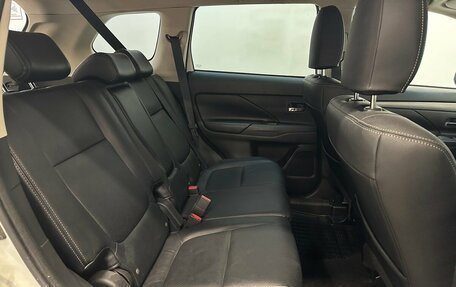 Mitsubishi Outlander III рестайлинг 3, 2012 год, 1 220 000 рублей, 14 фотография