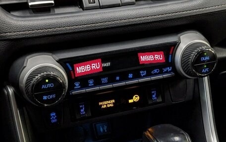 Toyota RAV4, 2020 год, 2 999 000 рублей, 21 фотография