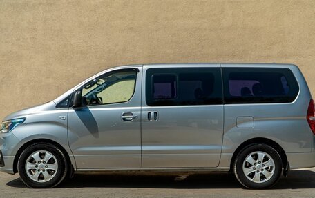 Hyundai Grand Starex Grand Starex I рестайлинг 2, 2019 год, 3 150 000 рублей, 7 фотография