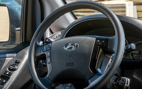 Hyundai Grand Starex Grand Starex I рестайлинг 2, 2019 год, 3 150 000 рублей, 10 фотография