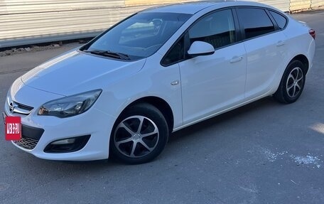 Opel Astra J, 2014 год, 635 000 рублей, 2 фотография