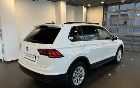 Volkswagen Tiguan II, 2020 год, 2 490 000 рублей, 3 фотография