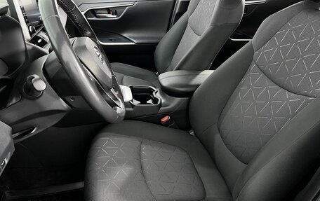 Toyota RAV4, 2020 год, 3 700 000 рублей, 9 фотография