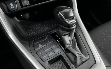 Toyota RAV4, 2020 год, 3 700 000 рублей, 16 фотография