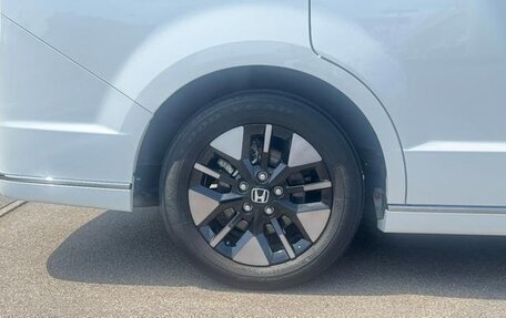 Honda Stepwgn, 2022 год, 1 850 000 рублей, 30 фотография