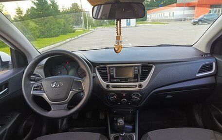 Hyundai Solaris II рестайлинг, 2017 год, 1 250 000 рублей, 10 фотография