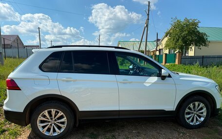 Volkswagen Tiguan II, 2020 год, 2 000 000 рублей, 2 фотография