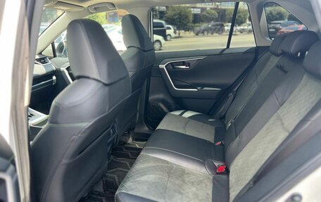 Toyota RAV4, 2022 год, 3 000 000 рублей, 17 фотография