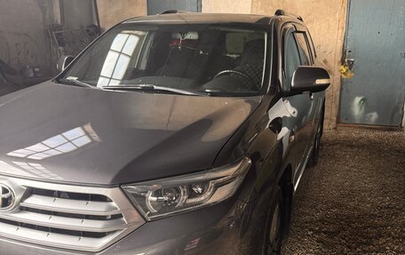 Toyota Highlander III, 2011 год, 2 200 000 рублей, 1 фотография