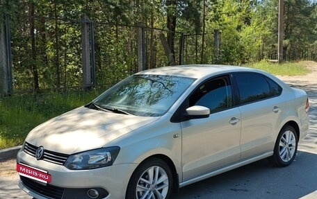 Volkswagen Polo VI (EU Market), 2012 год, 750 000 рублей, 2 фотография