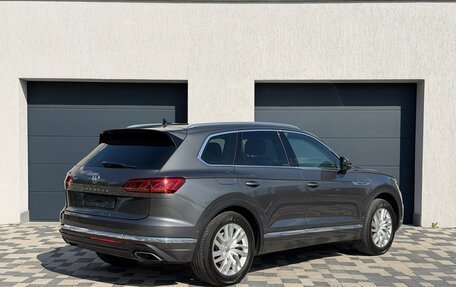 Volkswagen Touareg III, 2019 год, 4 400 000 рублей, 5 фотография
