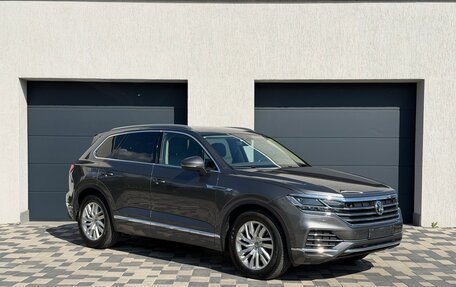 Volkswagen Touareg III, 2019 год, 4 400 000 рублей, 3 фотография