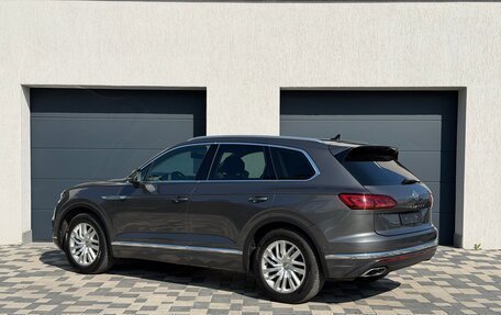 Volkswagen Touareg III, 2019 год, 4 400 000 рублей, 7 фотография