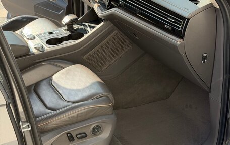 Volkswagen Touareg III, 2019 год, 4 400 000 рублей, 14 фотография