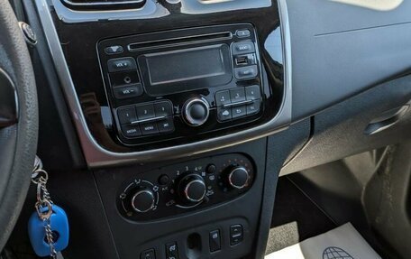Renault Logan II, 2016 год, 650 000 рублей, 8 фотография