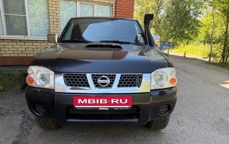 Nissan NP300, 2010 год, 1 100 000 рублей, 2 фотография
