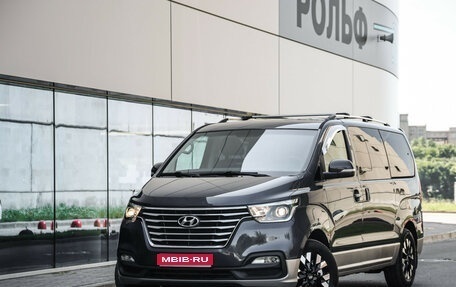 Hyundai Grand Starex Grand Starex I рестайлинг 2, 2018 год, 3 599 000 рублей, 1 фотография