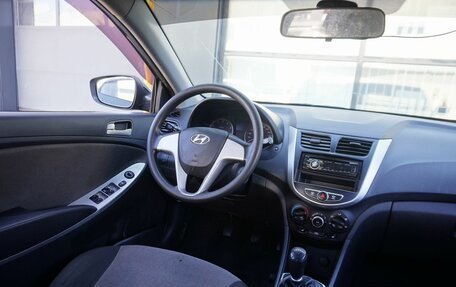 Hyundai Solaris II рестайлинг, 2011 год, 580 000 рублей, 13 фотография