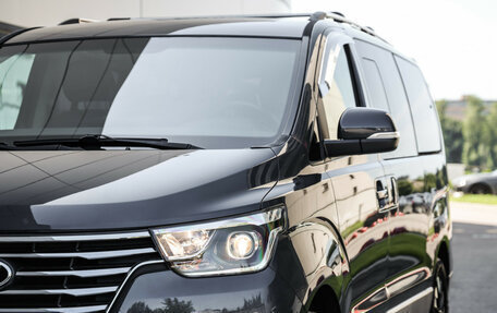 Hyundai Grand Starex Grand Starex I рестайлинг 2, 2018 год, 3 599 000 рублей, 2 фотография