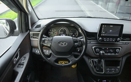 Hyundai Grand Starex Grand Starex I рестайлинг 2, 2018 год, 3 599 000 рублей, 15 фотография