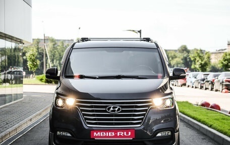 Hyundai Grand Starex Grand Starex I рестайлинг 2, 2018 год, 3 599 000 рублей, 4 фотография