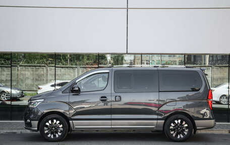 Hyundai Grand Starex Grand Starex I рестайлинг 2, 2018 год, 3 599 000 рублей, 10 фотография