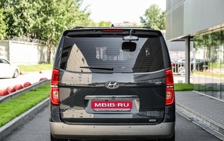 Hyundai Grand Starex Grand Starex I рестайлинг 2, 2018 год, 3 599 000 рублей, 8 фотография