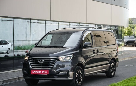 Hyundai Grand Starex Grand Starex I рестайлинг 2, 2018 год, 3 599 000 рублей, 3 фотография