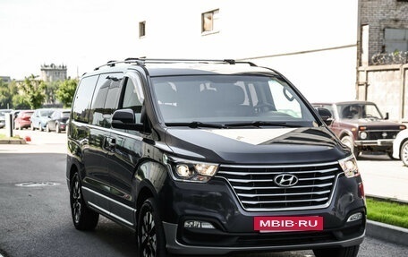 Hyundai Grand Starex Grand Starex I рестайлинг 2, 2018 год, 3 599 000 рублей, 6 фотография