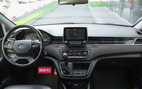 Hyundai Grand Starex Grand Starex I рестайлинг 2, 2018 год, 3 599 000 рублей, 14 фотография