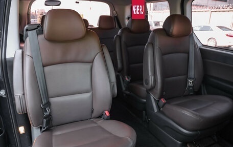 Hyundai Grand Starex Grand Starex I рестайлинг 2, 2018 год, 3 599 000 рублей, 28 фотография