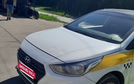 Hyundai Solaris II рестайлинг, 2019 год, 990 000 рублей, 3 фотография