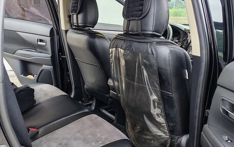 Mitsubishi Outlander III рестайлинг 3, 2018 год, 2 300 000 рублей, 7 фотография