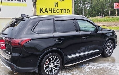 Mitsubishi Outlander III рестайлинг 3, 2018 год, 2 300 000 рублей, 2 фотография