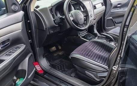 Mitsubishi Outlander III рестайлинг 3, 2018 год, 2 300 000 рублей, 14 фотография