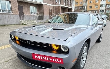 Dodge Challenger III рестайлинг 2, 2018 год, 1 950 000 рублей, 5 фотография