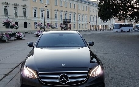Mercedes-Benz E-Класс, 2018 год, 2 990 000 рублей, 4 фотография