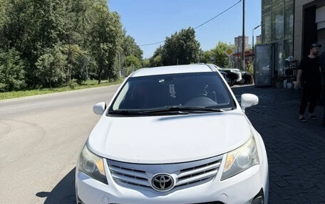Toyota Avensis III рестайлинг, 2011 год, 810 000 рублей, 2 фотография
