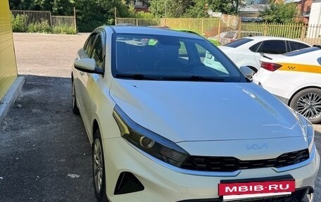 KIA Cerato IV, 2022 год, 1 350 000 рублей, 2 фотография