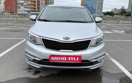 KIA Rio III рестайлинг, 2015 год, 990 000 рублей, 2 фотография