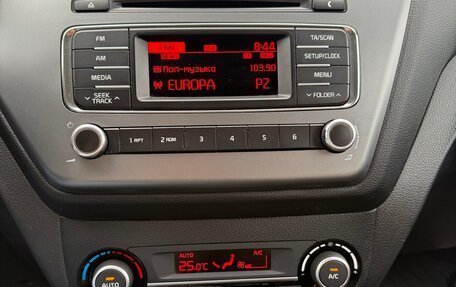 KIA Rio III рестайлинг, 2015 год, 990 000 рублей, 20 фотография