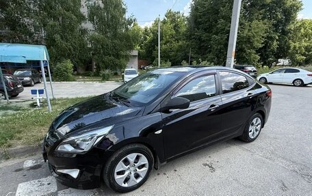 Hyundai Solaris II рестайлинг, 2015 год, 750 000 рублей, 1 фотография