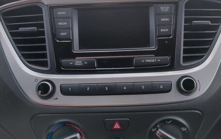 Hyundai Solaris II рестайлинг, 2018 год, 1 200 000 рублей, 11 фотография