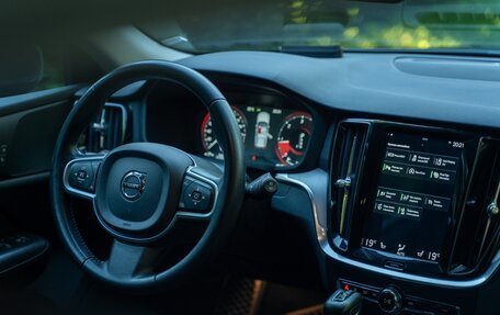 Volvo V60 II, 2018 год, 2 150 000 рублей, 24 фотография