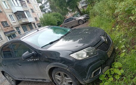 Renault Logan II, 2019 год, 300 000 рублей, 4 фотография