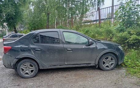 Renault Logan II, 2019 год, 300 000 рублей, 3 фотография