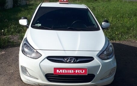 Hyundai Solaris II рестайлинг, 2013 год, 990 000 рублей, 1 фотография