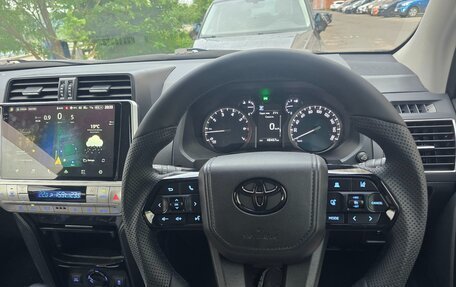 Toyota Land Cruiser Prado 150 рестайлинг 2, 2021 год, 5 400 000 рублей, 13 фотография