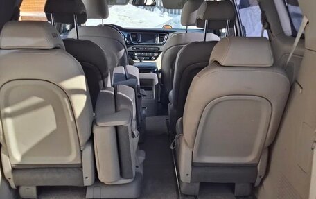 KIA Carnival III, 2019 год, 2 590 000 рублей, 7 фотография